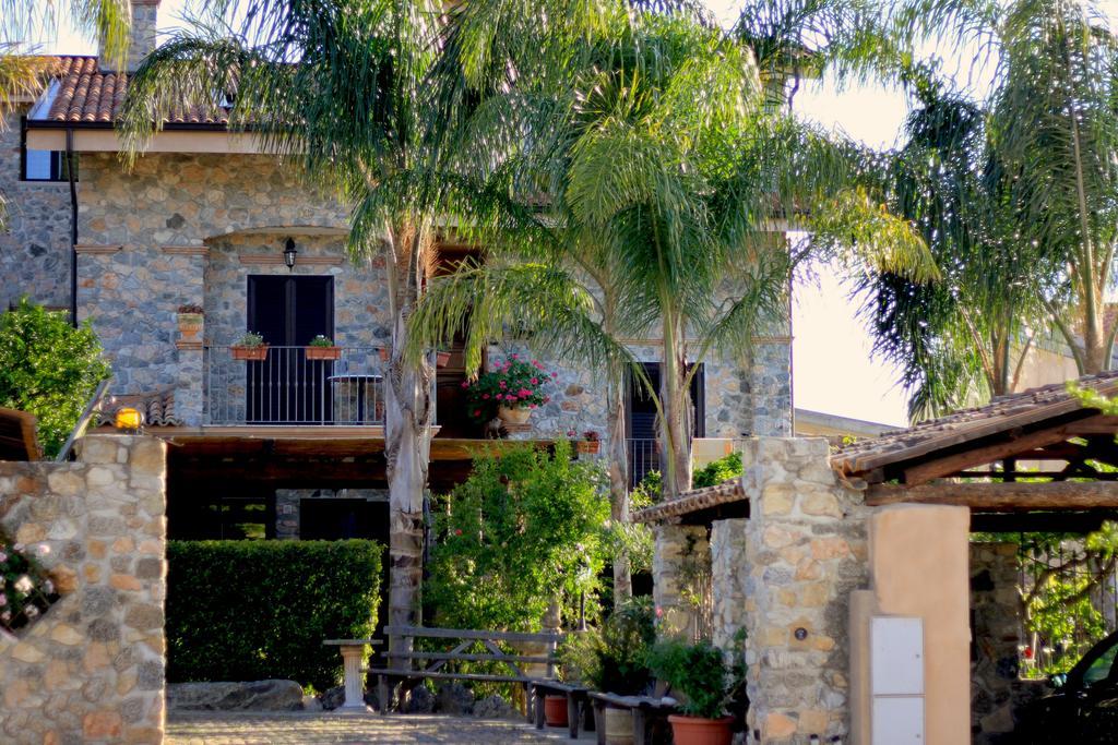 Villa Basilio Accommodation Ricadi Exterior photo